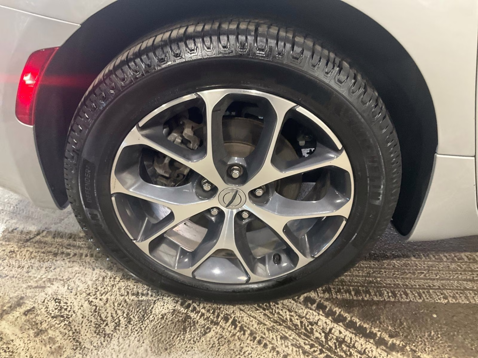 2022 Silver Mist Clearcoat Chrysler Pacifica Touring L AWD Van