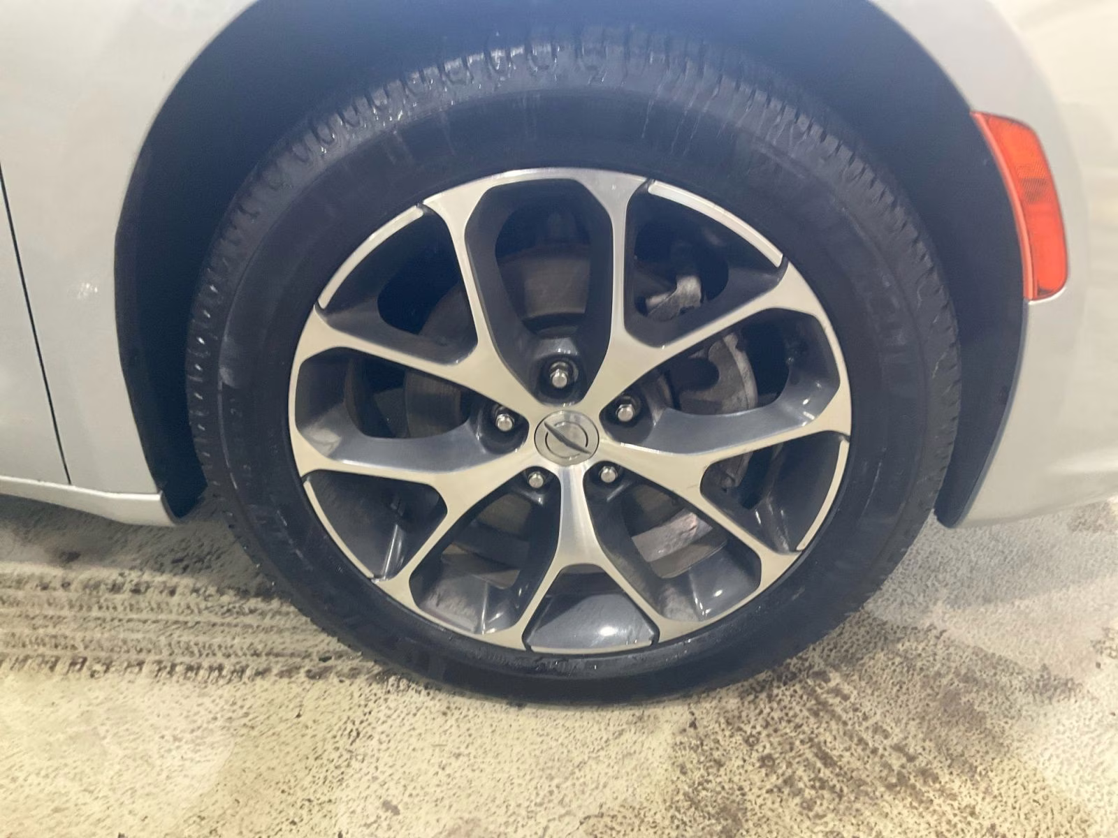 2022 Silver Mist Clearcoat Chrysler Pacifica Touring L AWD Van