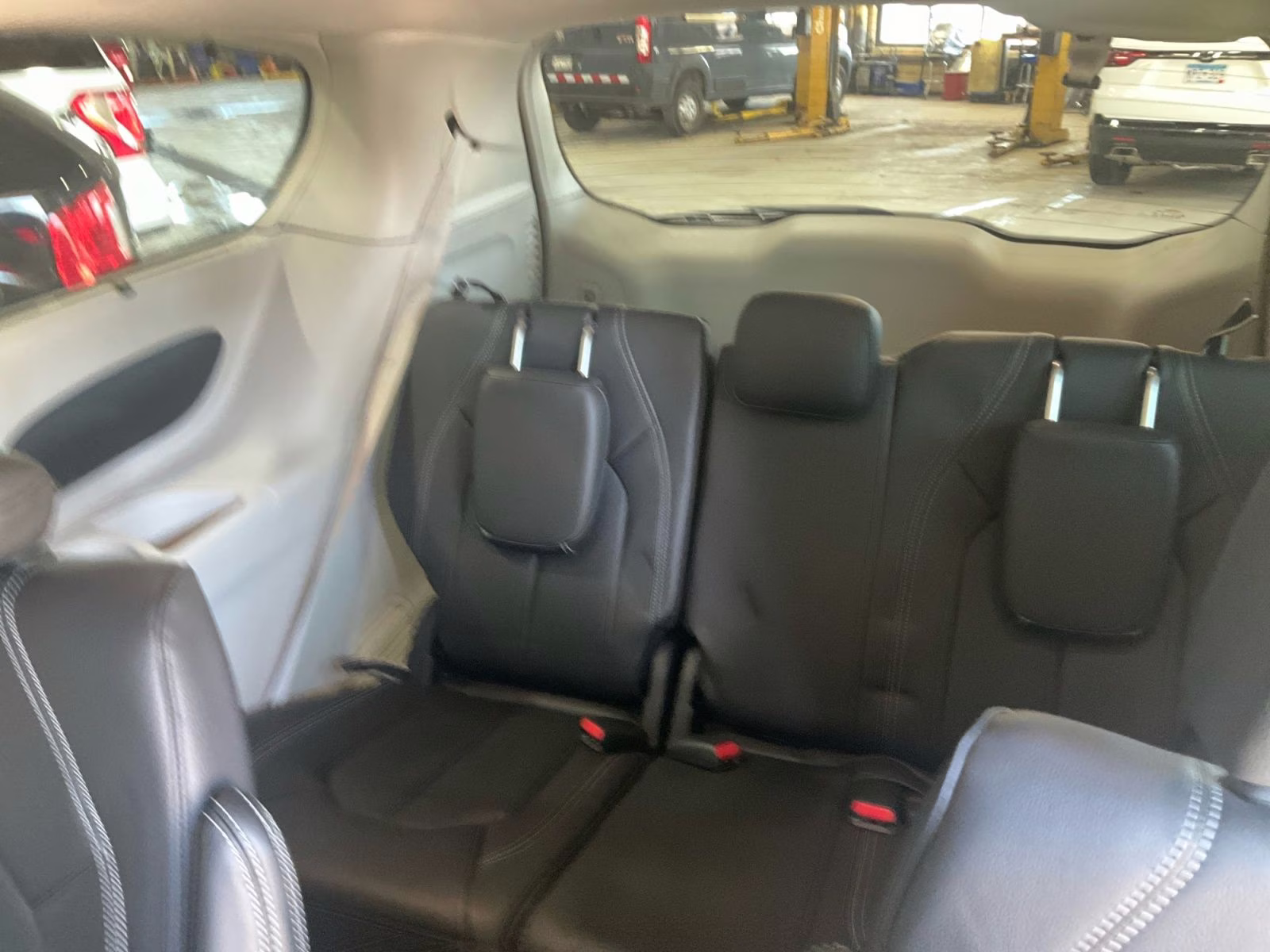 2022 Silver Mist Clearcoat Chrysler Pacifica Touring L AWD Van