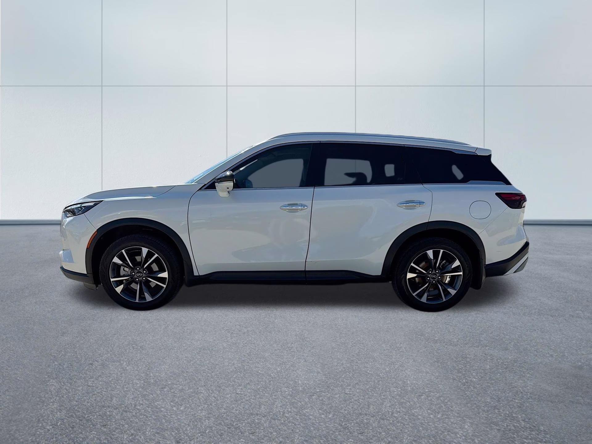 2022 Majestic White INFINITI QX60 LUXE FWD SUV