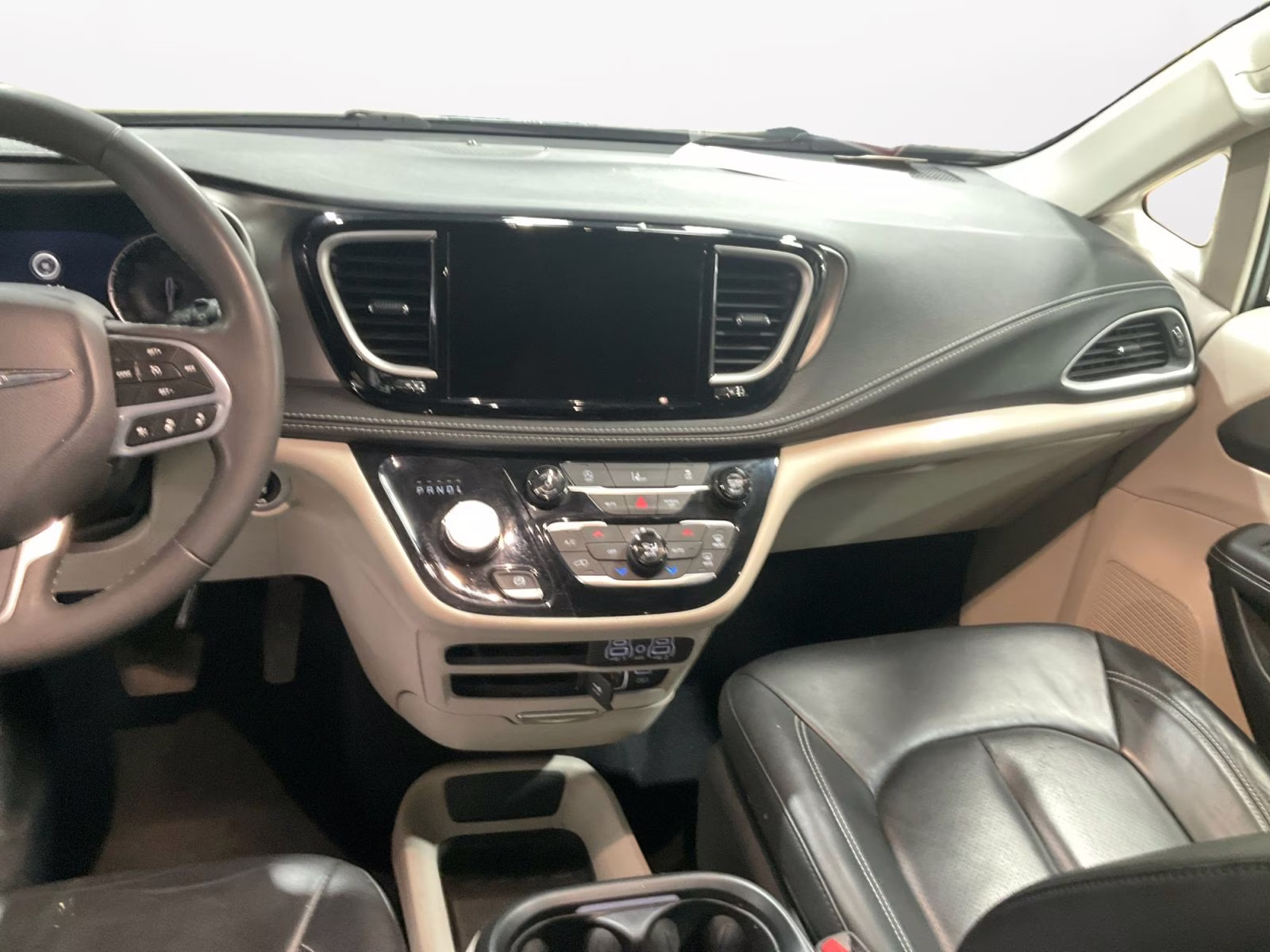 2022 Silver Mist Clearcoat Chrysler Pacifica Touring L AWD Van