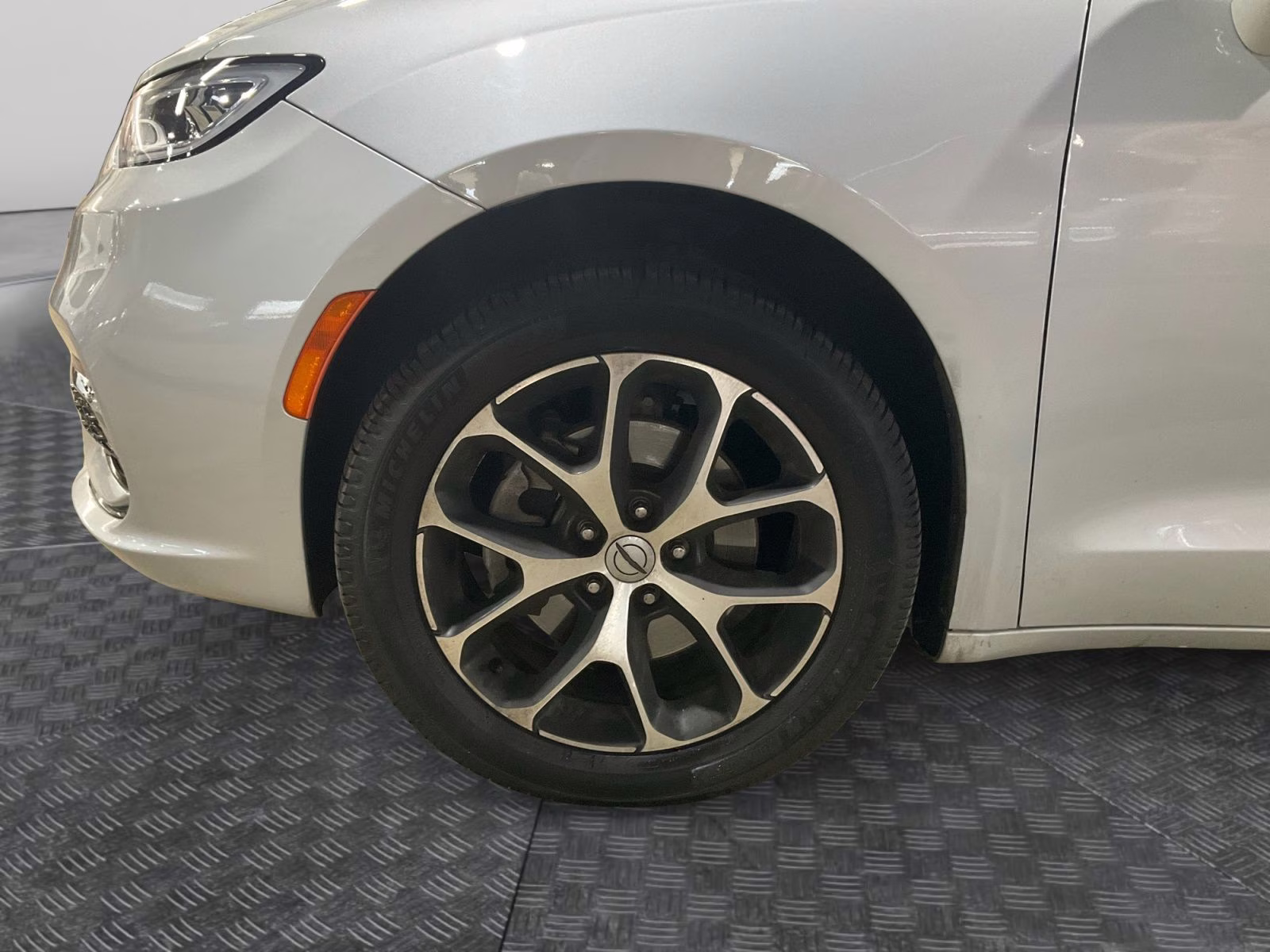 2022 Silver Mist Clearcoat Chrysler Pacifica Touring L AWD Van