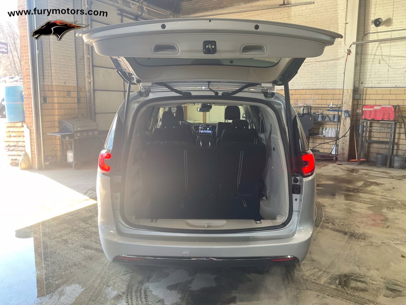 2022 Silver Mist Clearcoat Chrysler Pacifica Touring L AWD Van