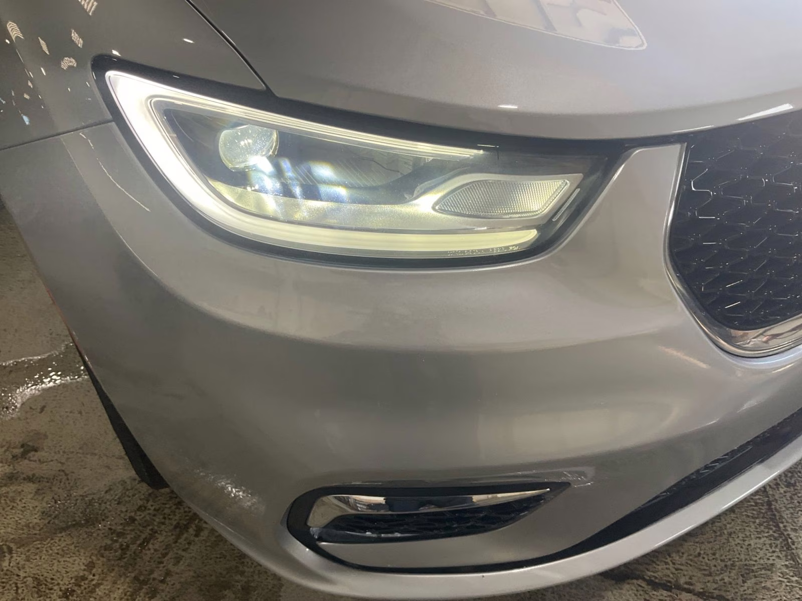 2022 Silver Mist Clearcoat Chrysler Pacifica Touring L AWD Van