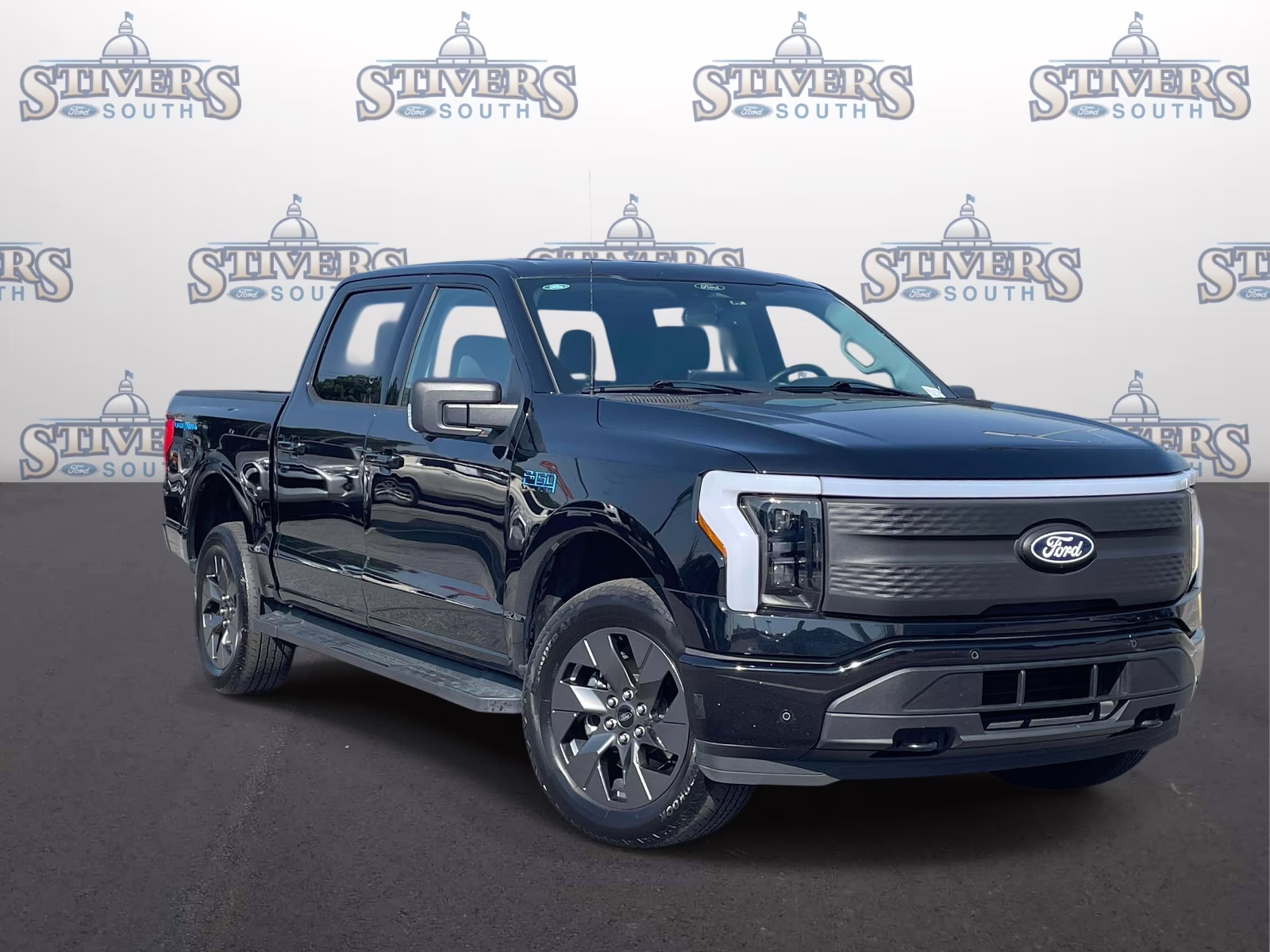 2024 Agate Black Metallic Ford F-150 Lightning Flash AWD Truck