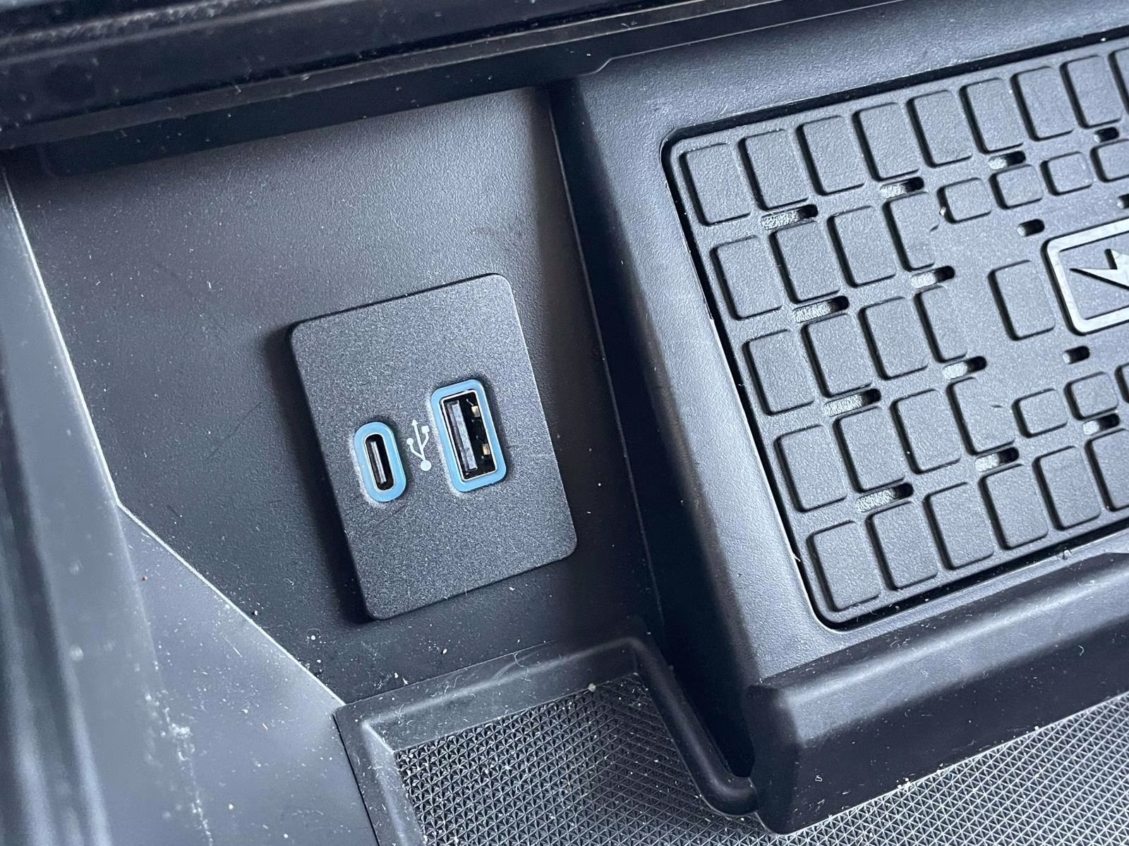 2024 Agate Black Metallic Ford F-150 Lightning Flash AWD Truck