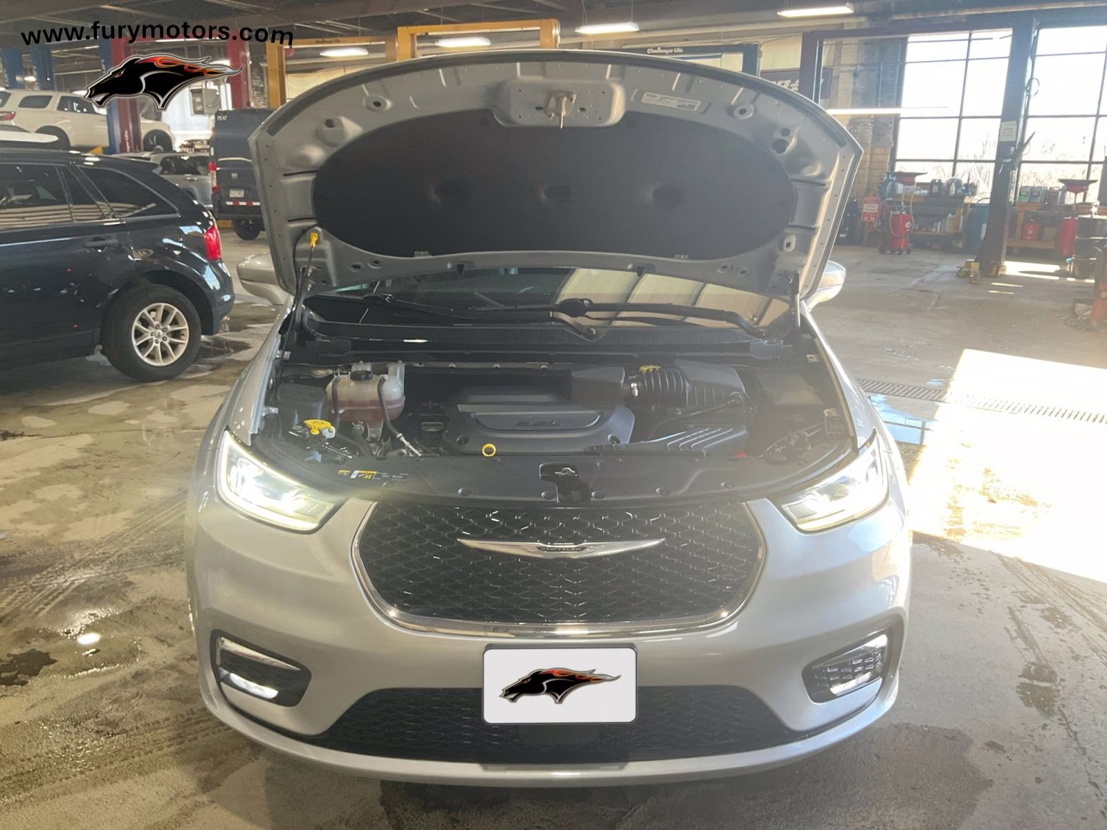 2022 Silver Mist Clearcoat Chrysler Pacifica Touring L AWD Van