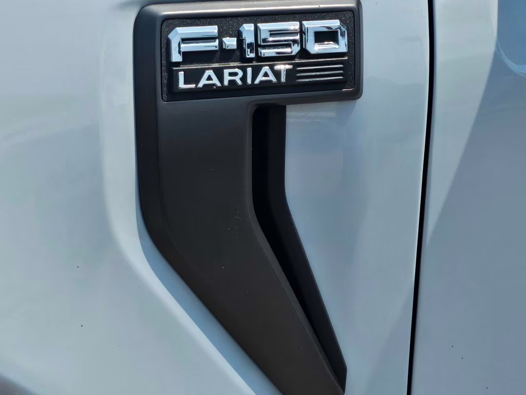 2022 White Metallic Ford F-150 Lariat 4X4 Truck