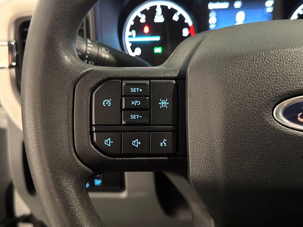 2024 Oxford White Ford Super Duty F-350 SRW XL RWD Chassis