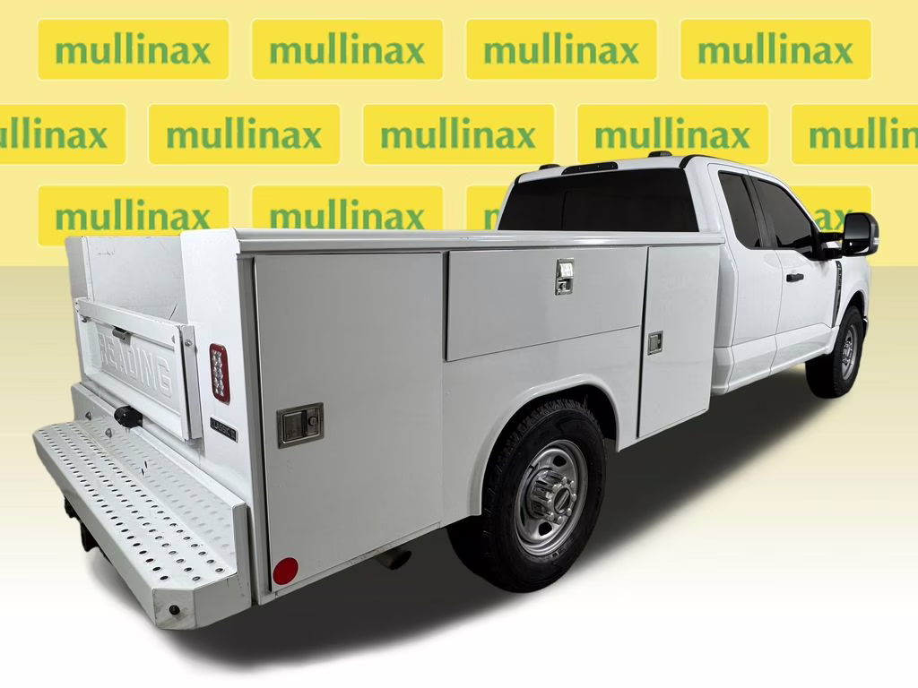 2024 Oxford White Ford Super Duty F-350 SRW XL RWD Chassis