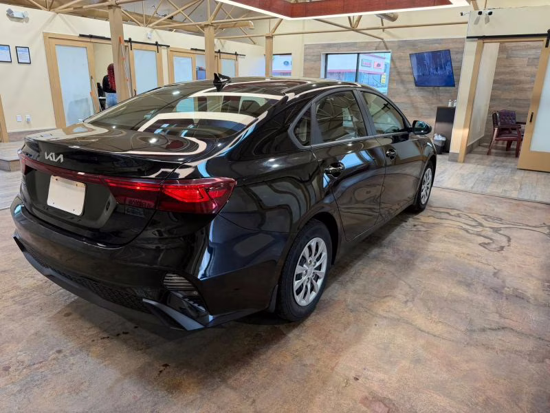 2024 Kia Forte LX Sedan 4D FWD