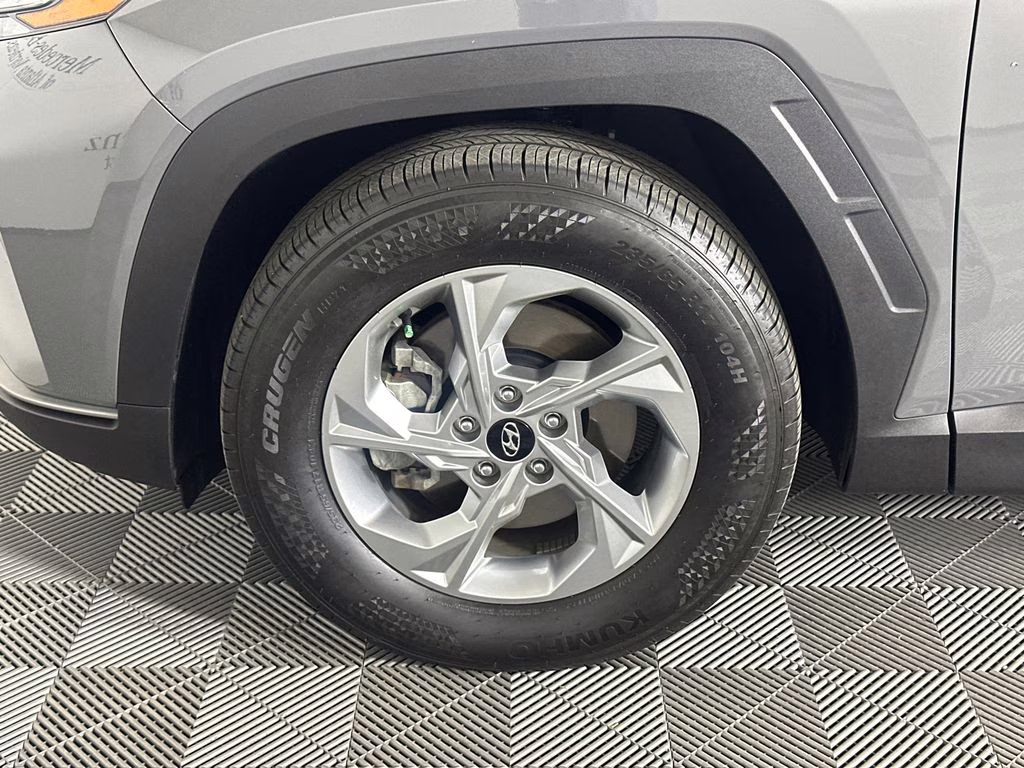 2024 Hampton Gray Hyundai Tucson SE FWD SUV