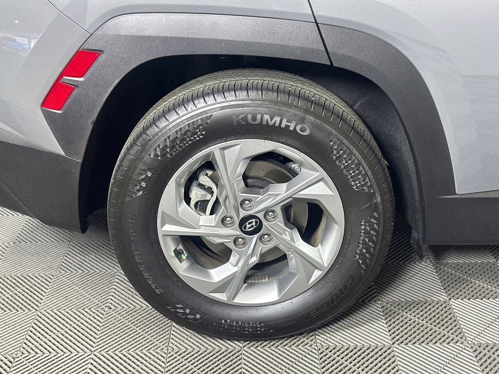 2024 Hampton Gray Hyundai Tucson SE FWD SUV