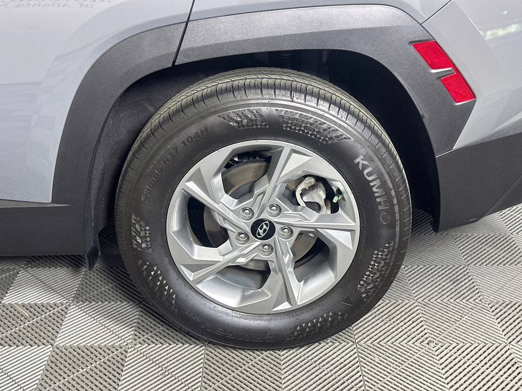 2024 Hampton Gray Hyundai Tucson SE FWD SUV