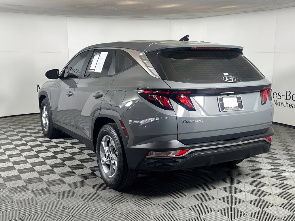 2024 Hampton Gray Hyundai Tucson SE FWD SUV