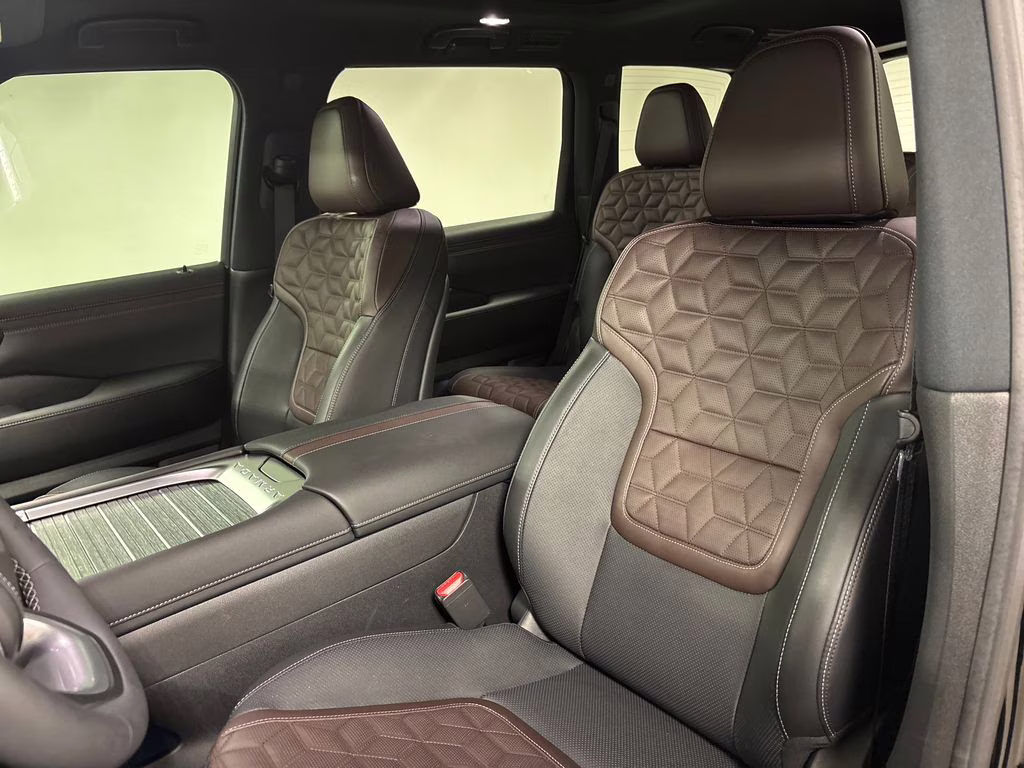 2025 Super Black Nissan Armada Platinum Reserve 4X4 SUV