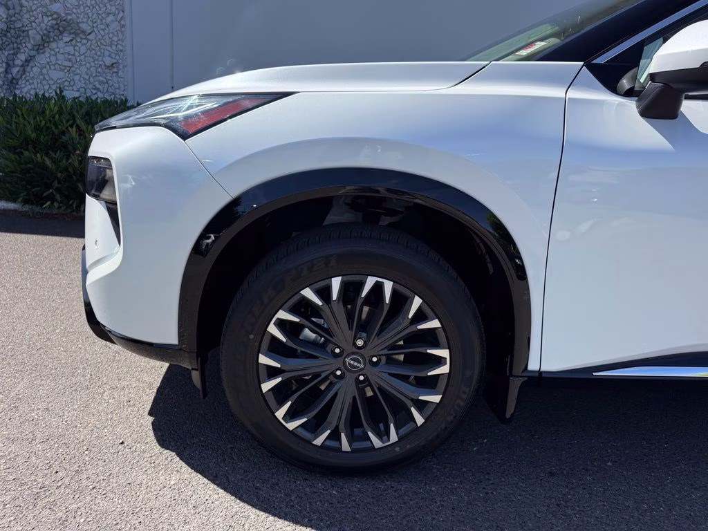 2026 Everest White Pearl Tricoat Nissan Rogue Platinum AWD SUV