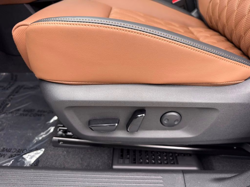 2026 Everest White Pearl Tricoat Nissan Rogue Platinum AWD SUV