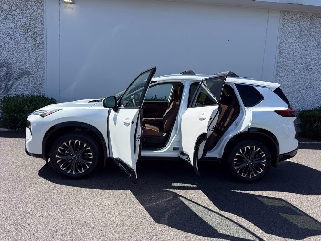 2026 Everest White Pearl Tricoat Nissan Rogue Platinum AWD SUV