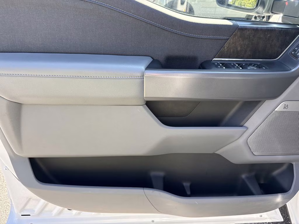 2021 Oxford White Ford F-150 Lariat 4X4 Truck