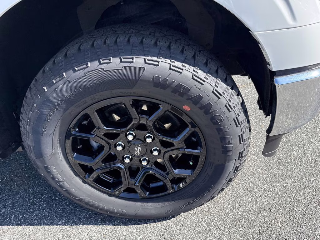 2021 Oxford White Ford F-150 Lariat 4X4 Truck