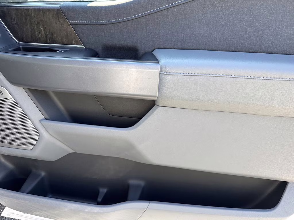 2021 Oxford White Ford F-150 Lariat 4X4 Truck