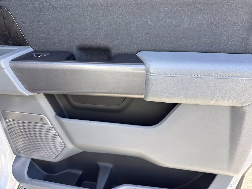 2021 Oxford White Ford F-150 Lariat 4X4 Truck