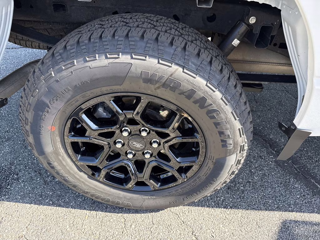 2021 Oxford White Ford F-150 Lariat 4X4 Truck