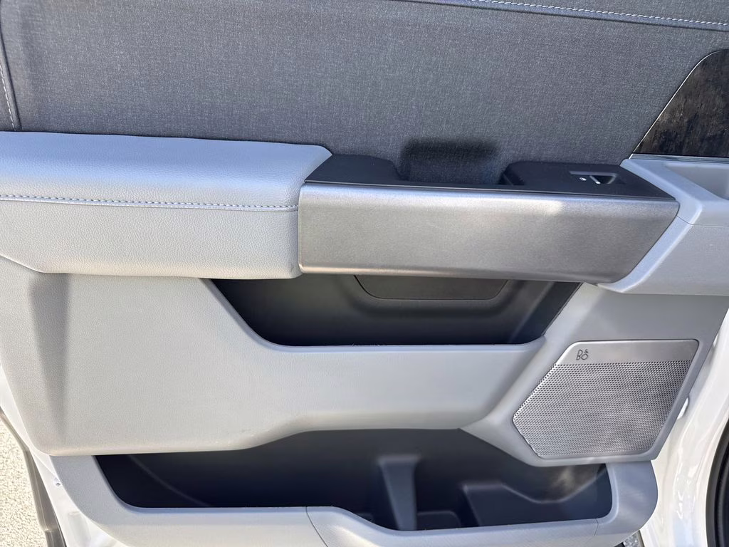 2021 Oxford White Ford F-150 Lariat 4X4 Truck