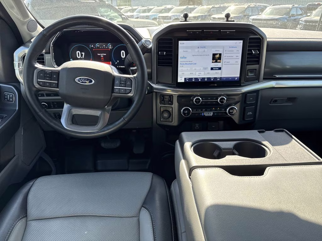 2021 Oxford White Ford F-150 Lariat 4X4 Truck