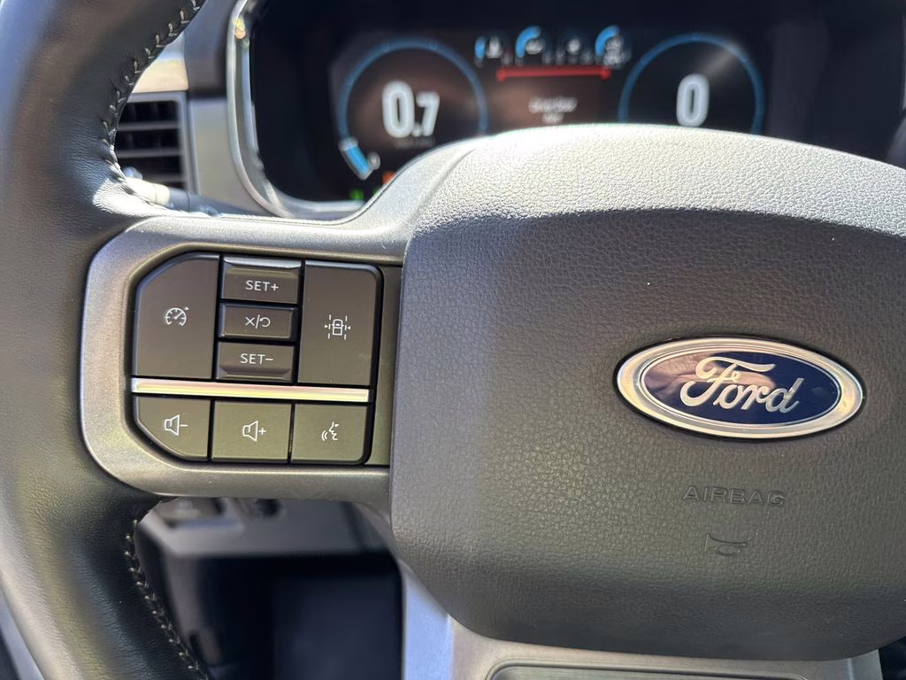 2021 Oxford White Ford F-150 Lariat 4X4 Truck