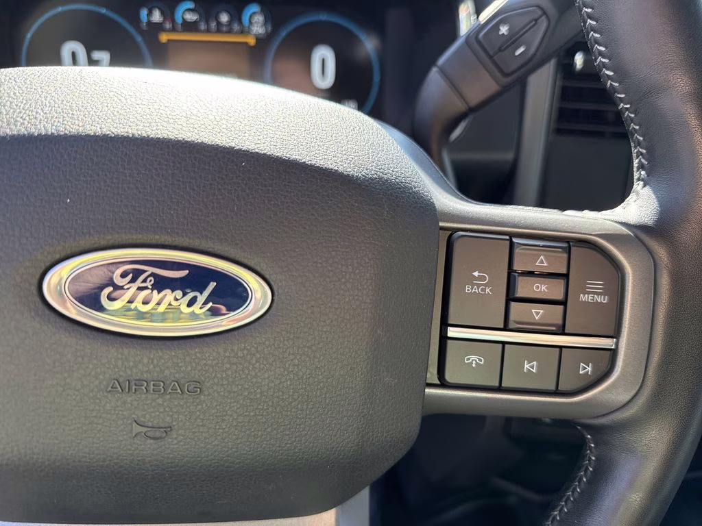 2021 Oxford White Ford F-150 Lariat 4X4 Truck