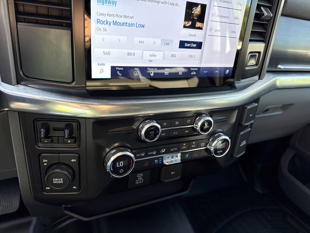 2021 Oxford White Ford F-150 Lariat 4X4 Truck