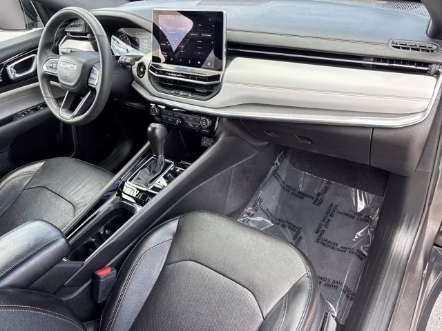 2023 Granite Crystal Metallic Clearcoat Jeep Compass Limited 4X4 SUV