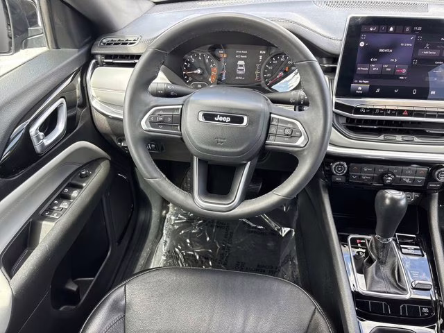 2023 Granite Crystal Metallic Clearcoat Jeep Compass Limited 4X4 SUV