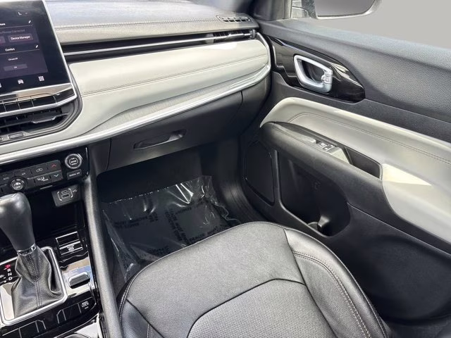 2023 Granite Crystal Metallic Clearcoat Jeep Compass Limited 4X4 SUV