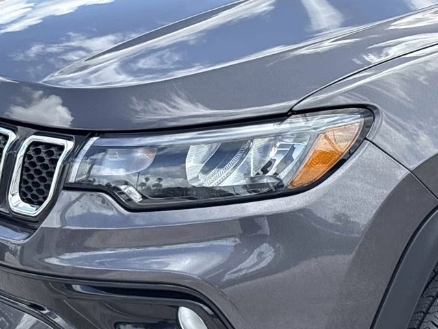 2023 Granite Crystal Metallic Clearcoat Jeep Compass Limited 4X4 SUV