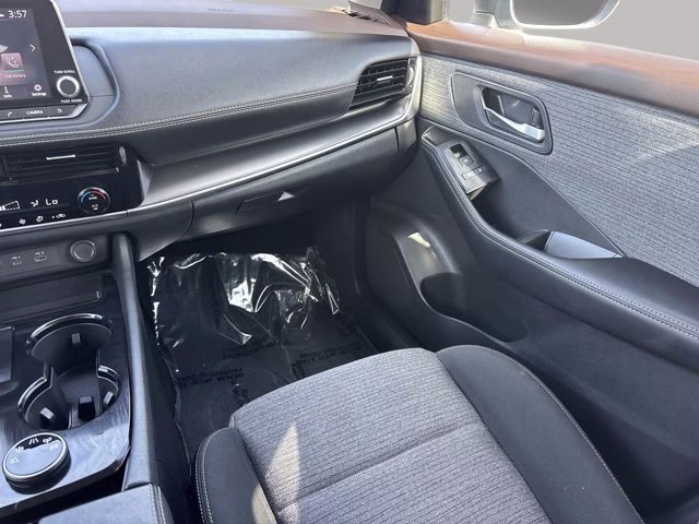 2021 Brilliant Silver Metallic Nissan Rogue SV AWD SUV