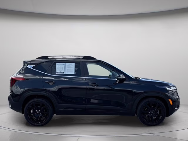 2024 Fusion Black Kia Seltos X-Line AWD SUV