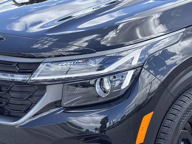 2024 Fusion Black Kia Seltos X-Line AWD SUV