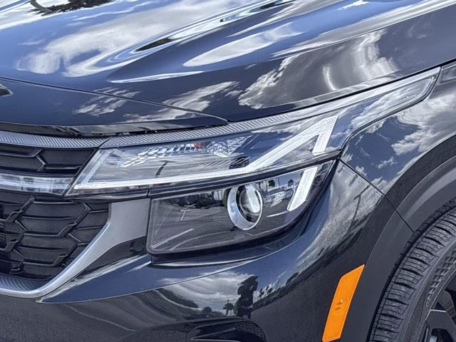 2024 Fusion Black Kia Seltos X-Line AWD SUV