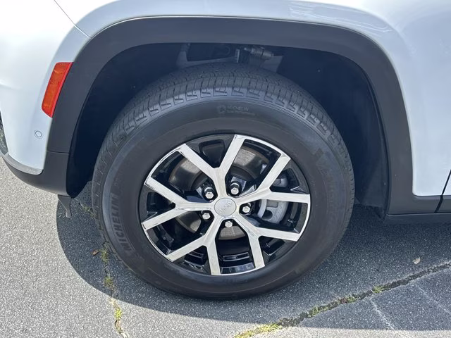 2024 Bright White Clearcoat Jeep Grand Cherokee L Limited 4X4 SUV