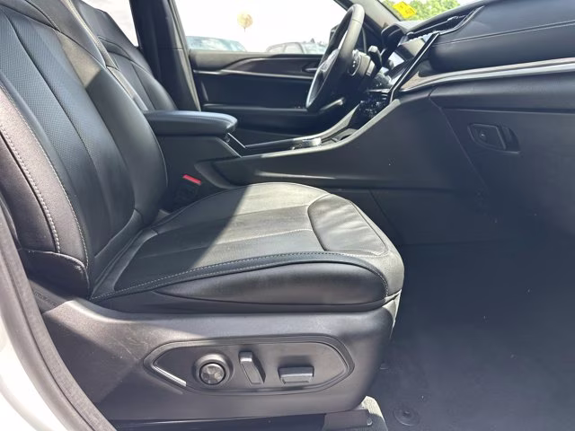 2024 Bright White Clearcoat Jeep Grand Cherokee L Limited 4X4 SUV