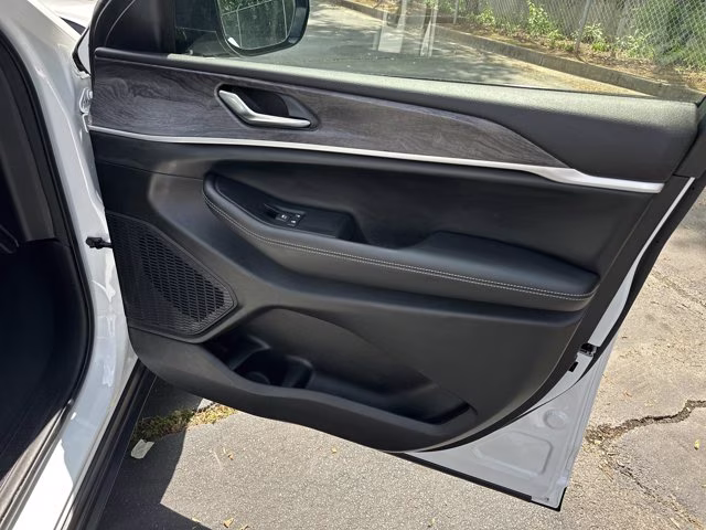 2024 Bright White Clearcoat Jeep Grand Cherokee L Limited 4X4 SUV