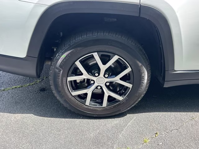 2024 Bright White Clearcoat Jeep Grand Cherokee L Limited 4X4 SUV