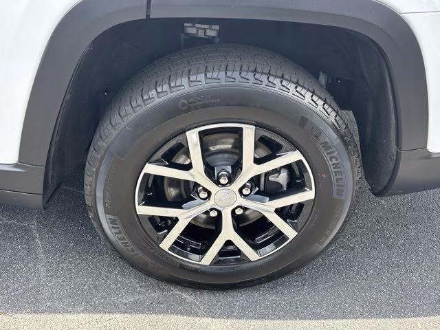 2024 Bright White Clearcoat Jeep Grand Cherokee L Limited 4X4 SUV