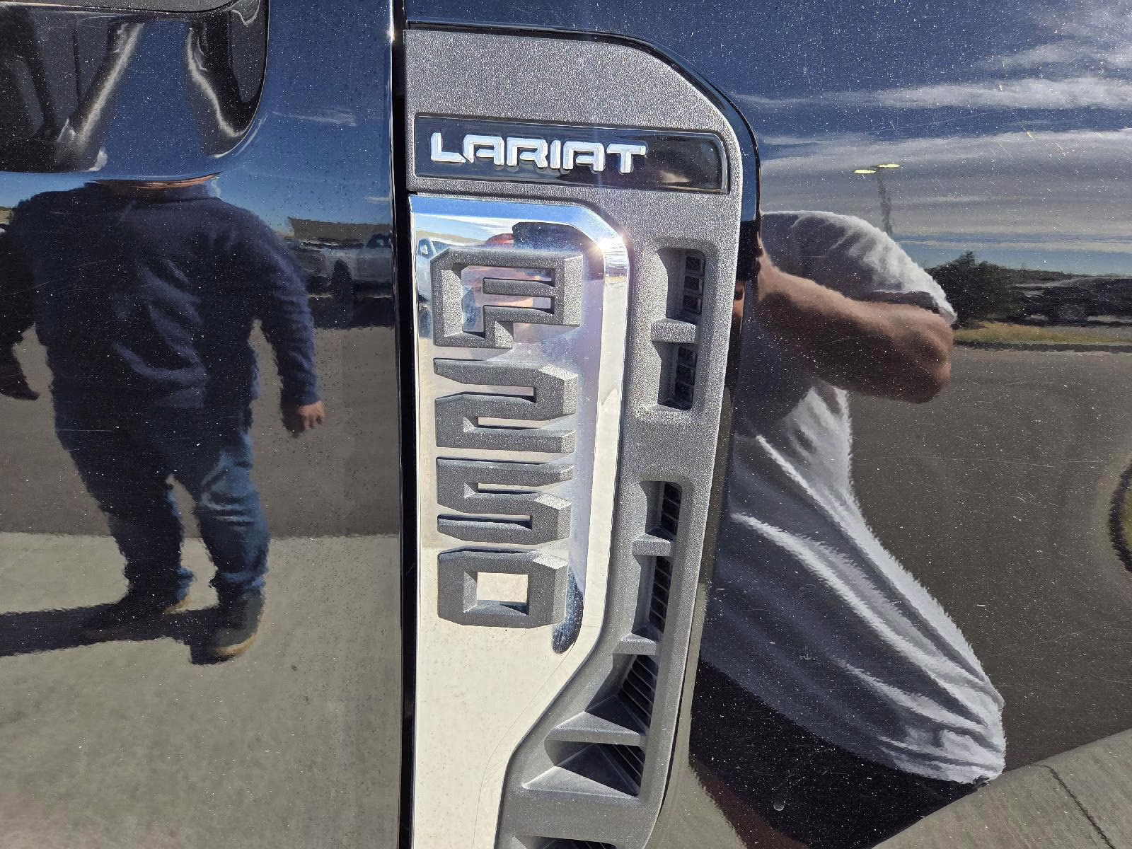 2024 Agate Black Ford Super Duty F-250 SRW Lariat 4X4 Truck