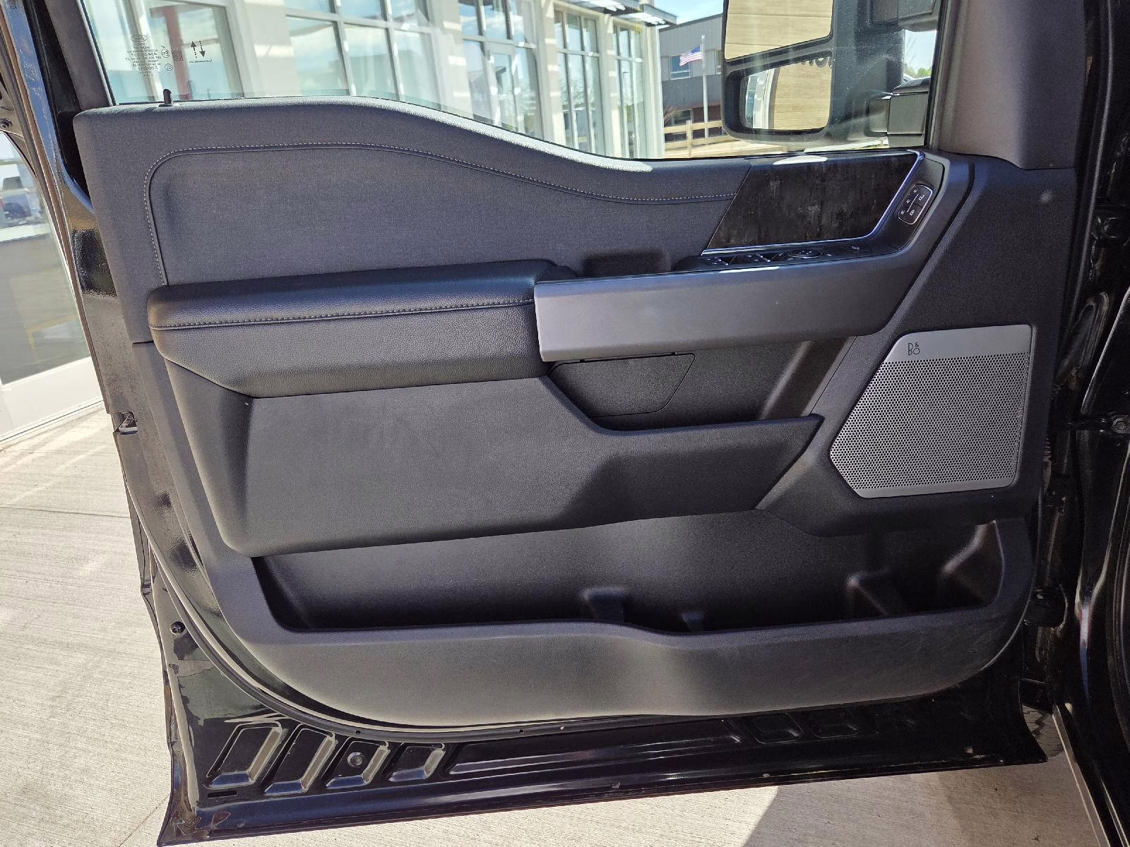 2024 Agate Black Ford Super Duty F-250 SRW Lariat 4X4 Truck