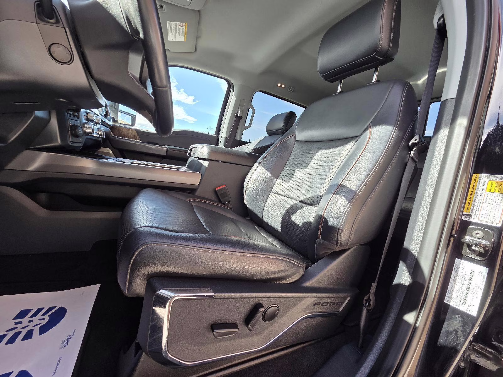 2024 Agate Black Ford Super Duty F-250 SRW Lariat 4X4 Truck