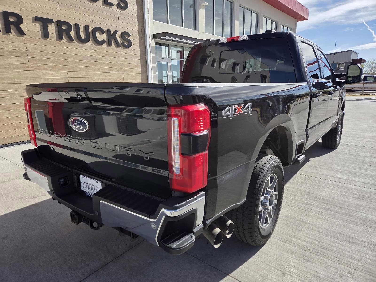 2024 Agate Black Ford Super Duty F-250 SRW Lariat 4X4 Truck